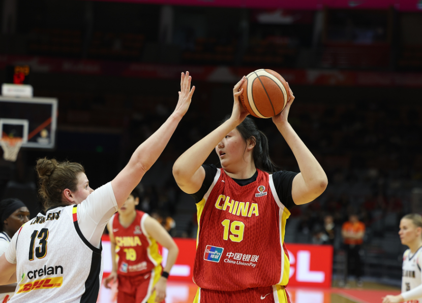 DB电竞官网-中国女篮多惨：最多落后24分吞首败 被轰17-0+全队仅一人上双